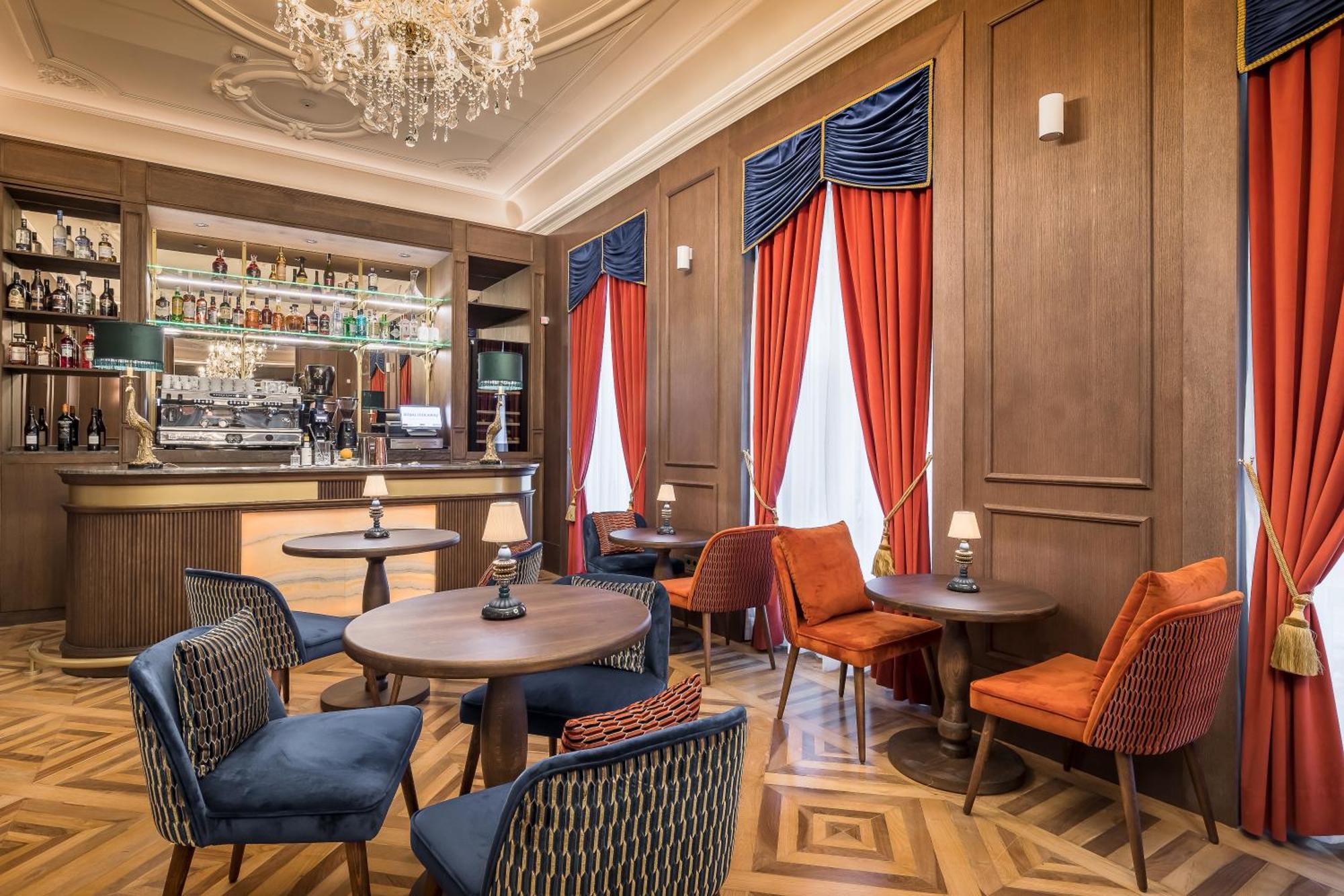 Palacio Gran Via, A Royal Hideaway Hotel Гранада Екстериор снимка