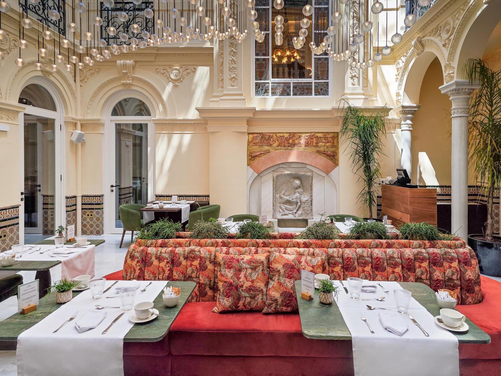 Palacio Gran Via, A Royal Hideaway Hotel Гранада Екстериор снимка