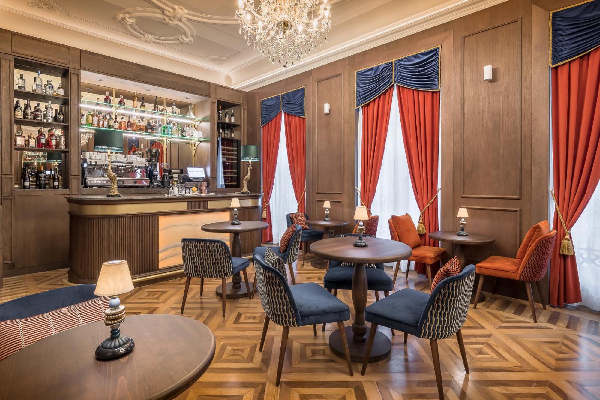Palacio Gran Via, A Royal Hideaway Hotel Гранада Екстериор снимка